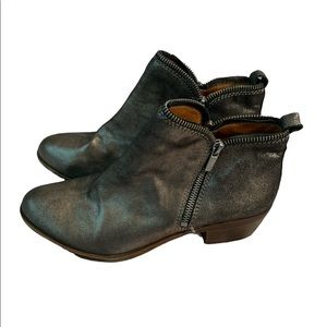 Lucky Brand Bartalino metallic leather ankle booties boots 8.5
